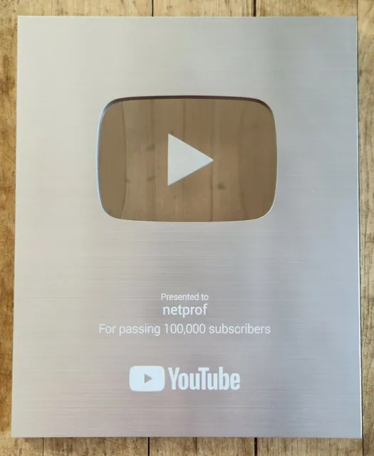 La plaque remise par YouTube à NetProf
